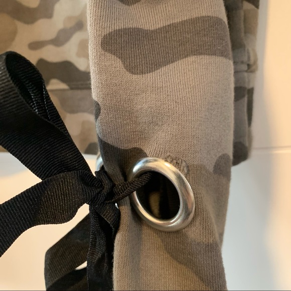 Design Lab | Camo Lace Up Sweatshirt - Picture 13 of 13